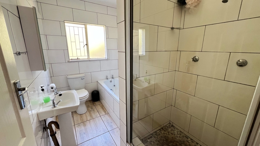 4 Bedroom Property for Sale in Universitas Ridge Free State